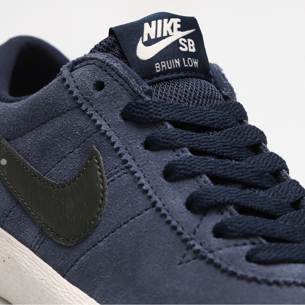 NIKE SB BRUIN LOW NAVY SUEDE WITH BLACK LOHO - EUC - Picture 5 of 6